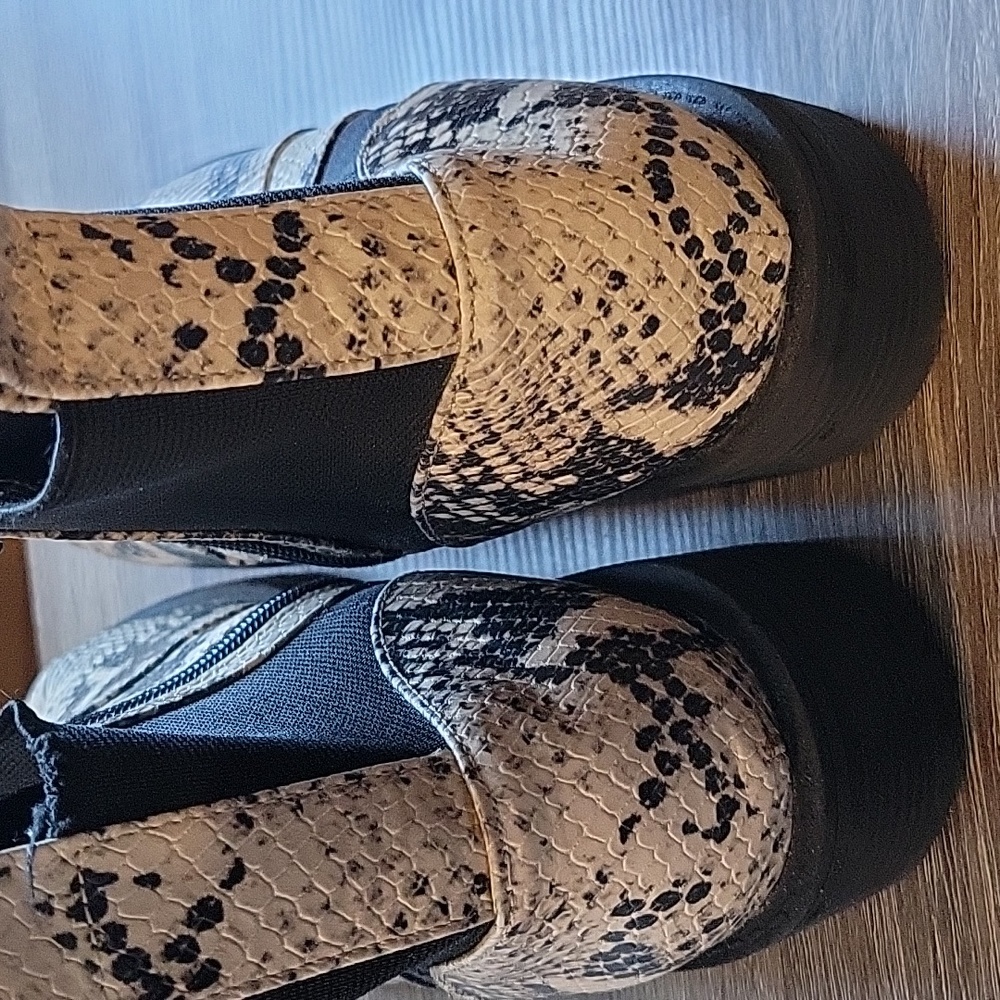 Universal Thread Snakeskin Print Boots Size 9 - image 4